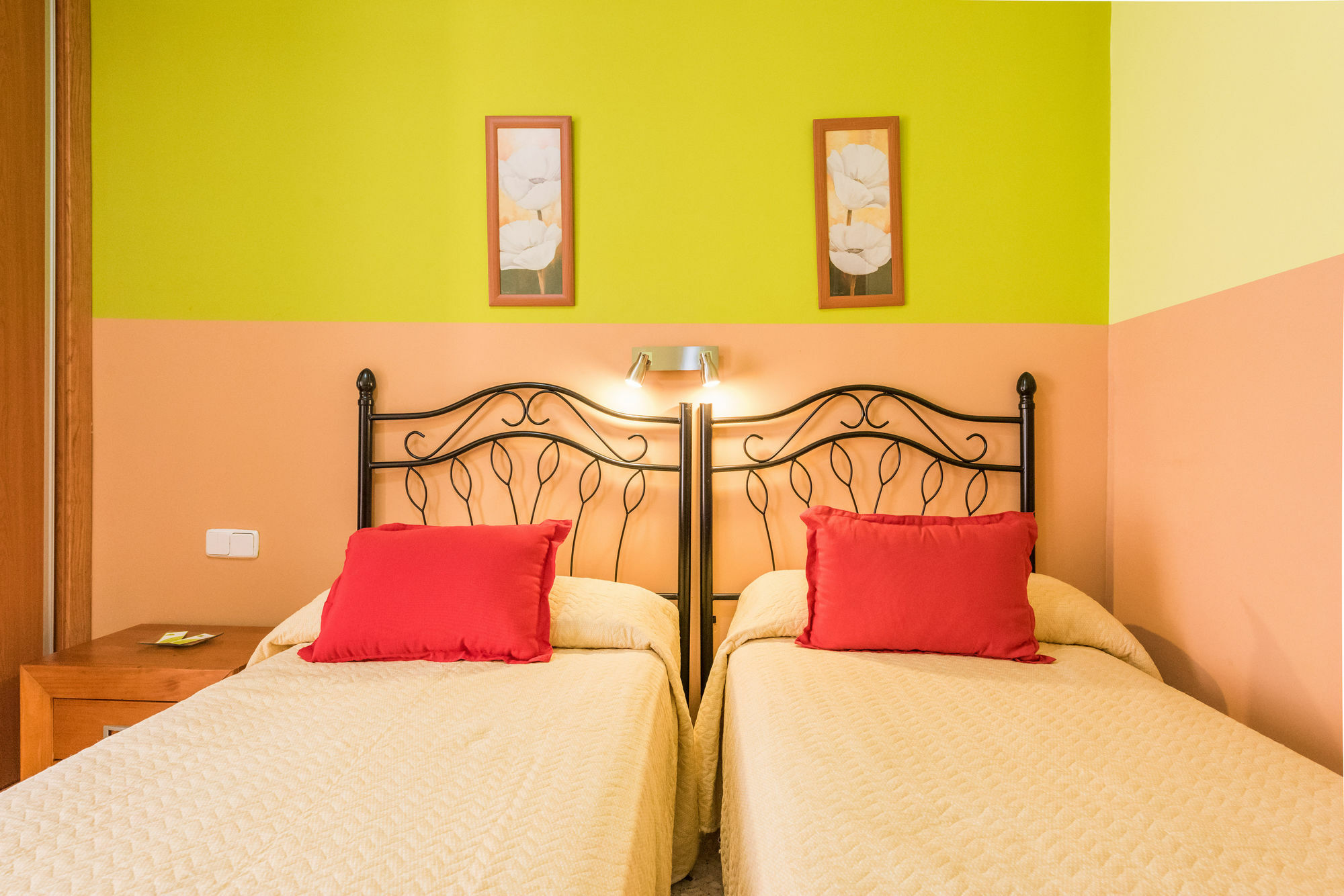 Hostal Arkanta Arganda Del Rey Exterior foto
