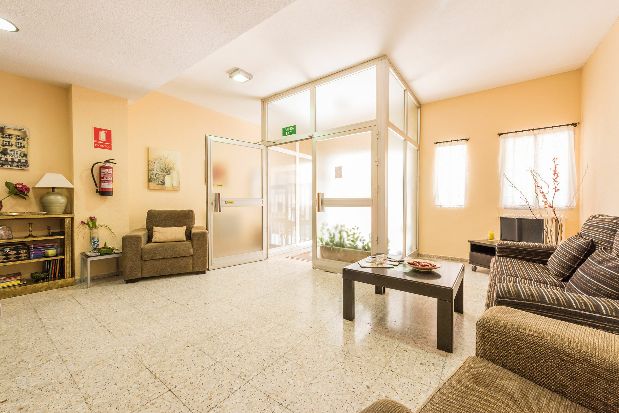 Hostal Arkanta Arganda Del Rey Exterior foto