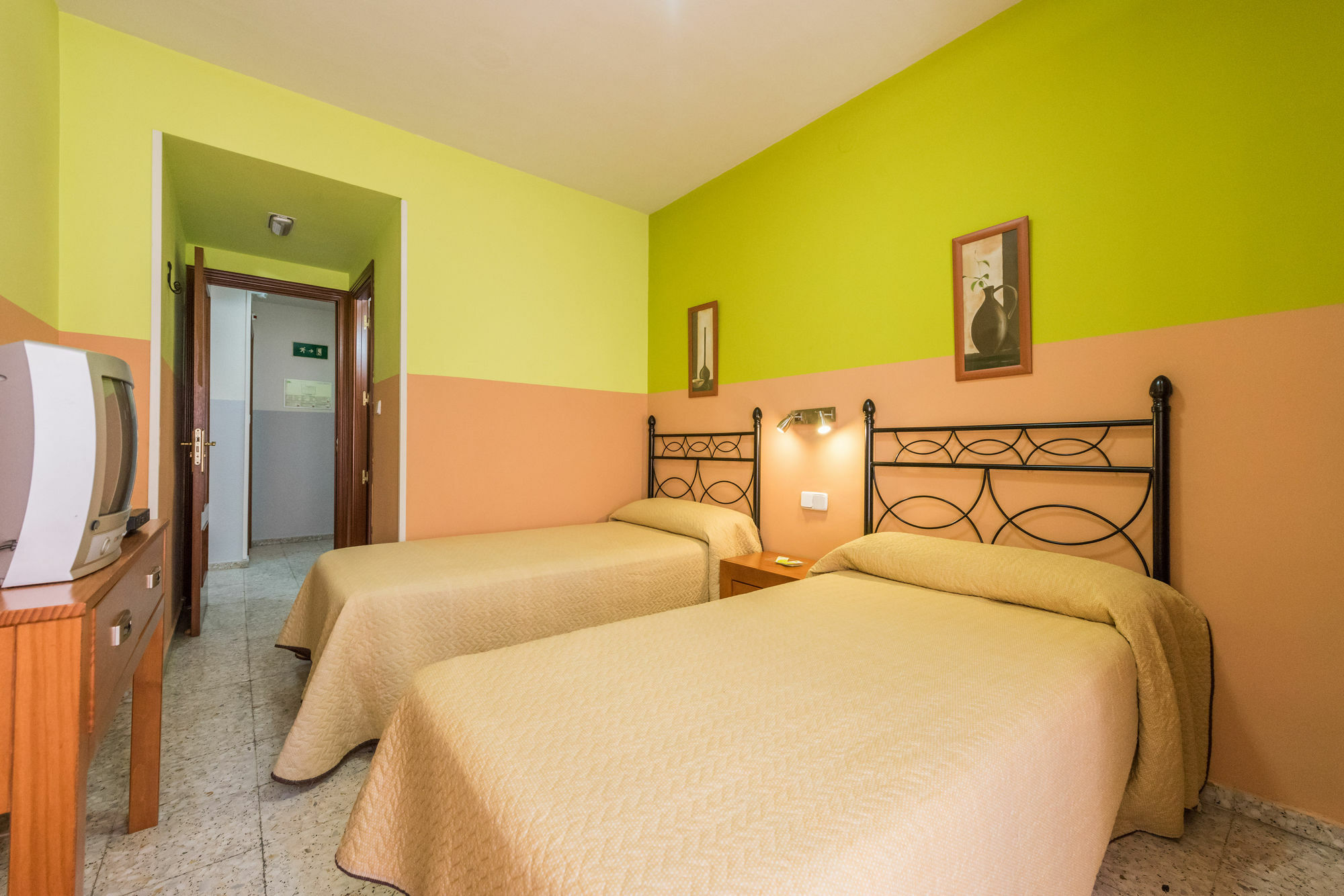 Hostal Arkanta Arganda Del Rey Exterior foto