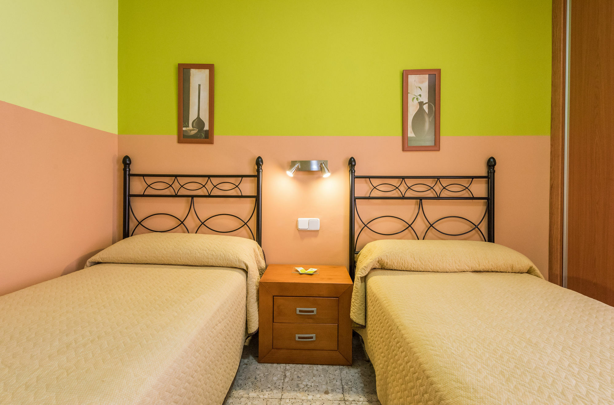 Hostal Arkanta Arganda Del Rey Exterior foto