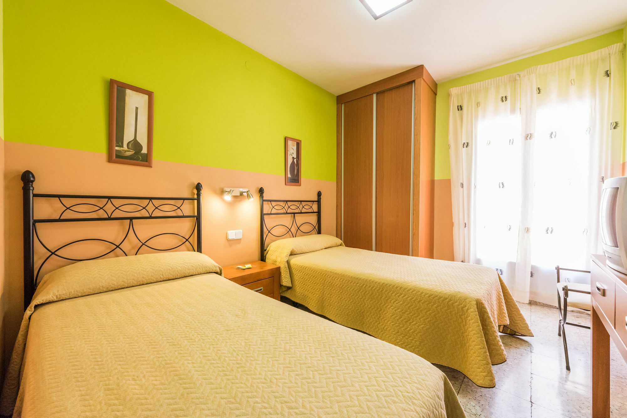 Hostal Arkanta Arganda Del Rey Exterior foto