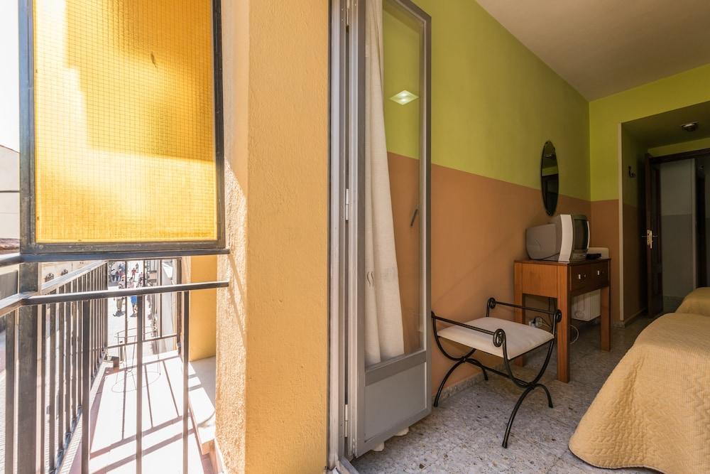 Hostal Arkanta Arganda Del Rey Exterior foto